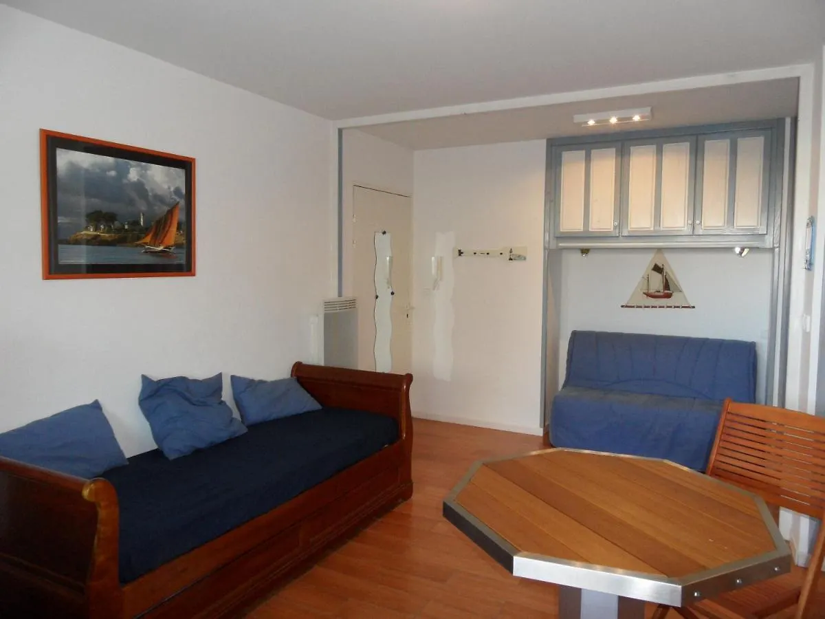 Ref 005 Studio Pour Deux Personnes Avec Terrasse Residence Avec Piscine Port Crouesty Arzon